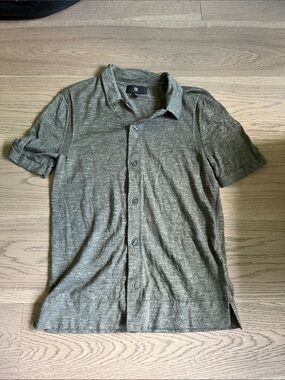 Banana Republic Men's Olive Short-Sleeve Button-Down Shirt - merino wool & linen